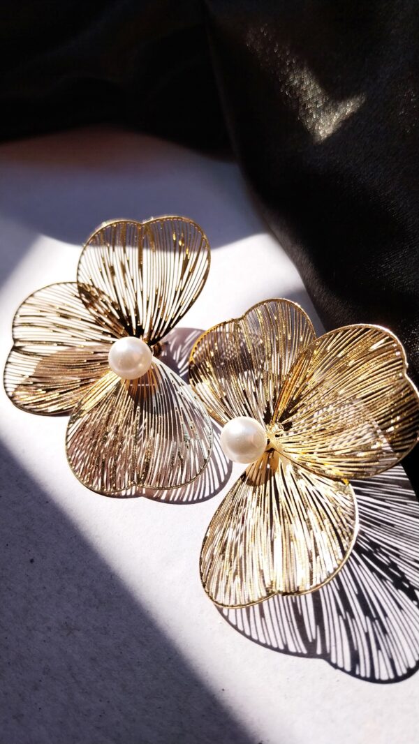 Flower studs - Image 2