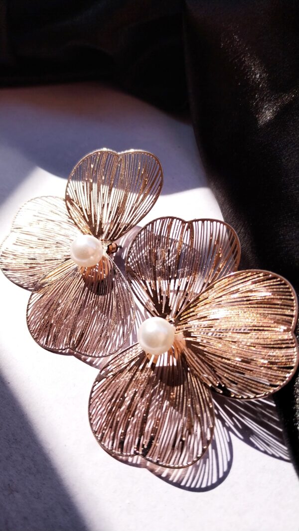 Flower studs