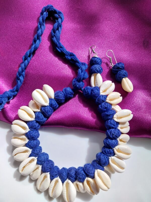 Cowrie shell choker set